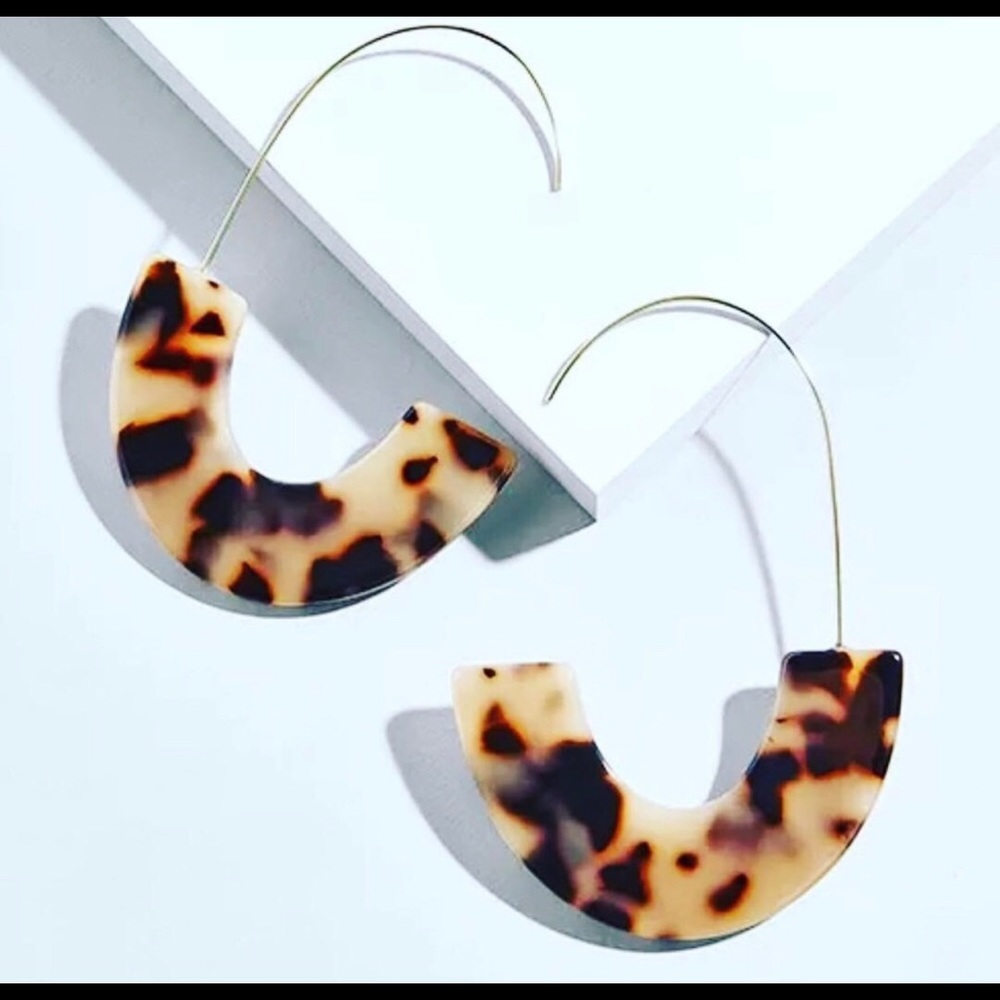 🔴SOLD OUT🔴🐆Turquoise Resin Drop Earrings! 🐆